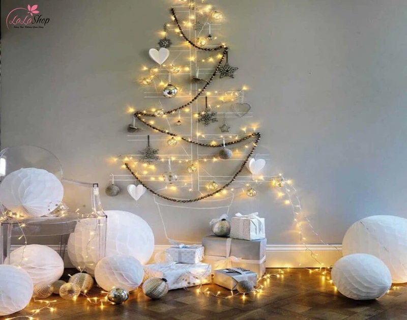 Dây đèn LED là món đồ trang trí Noel phổ biến