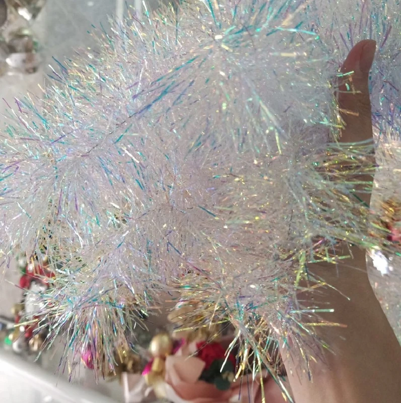 Dây kim tuyến màu trắng phù hợp để tạo hình người tuyết