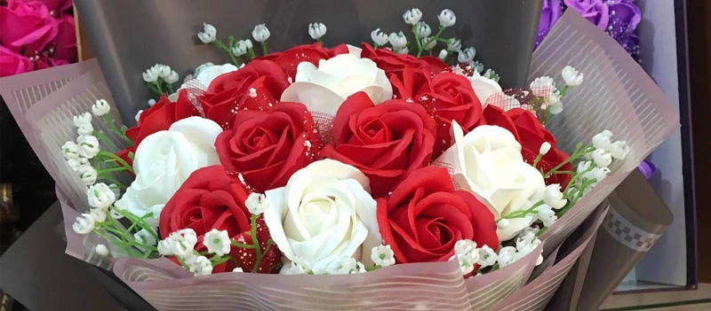 Để giúp hoa hồng sáp luôn đẹp thì cách bảo quản loại hoa này đúng cách vẫn là một trong những điểm bạn cần lưu ý