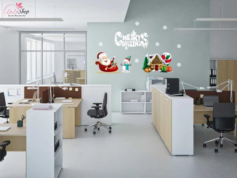 Decal dán kính hay dán tường là giải pháp trang trí nhanh chóng và hiệu quả mùa Noel
