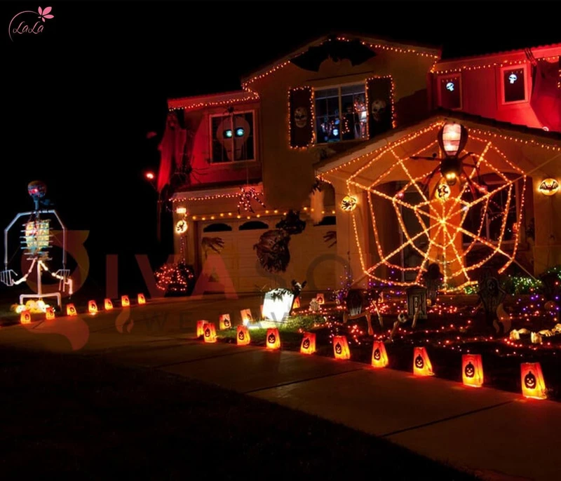 Đèn LED với màu sắc đặc trưng của Halloween sẽ làm nổi bật các khu vực trang trí