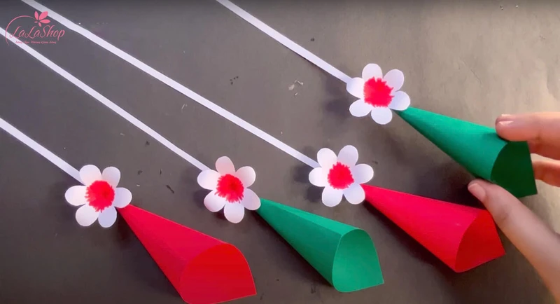 Đính chóp nón và hoa