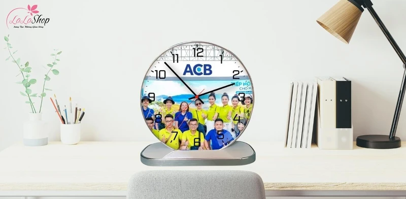 Đồng hồ để bàn là món quà nhỏ gọn nhưng vô cùng tinh tế