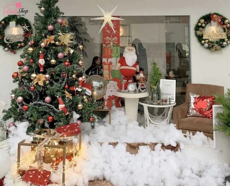 Dùng bông gòn làm tuyết mang lại không gian mùa đông thơ mộng