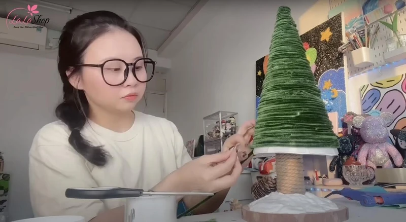 Dùng dây kẽm quấn xung quanh chóp nón