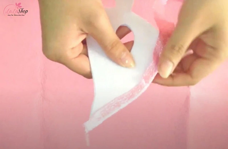 Dùng dây ruy băng để trang trí viền