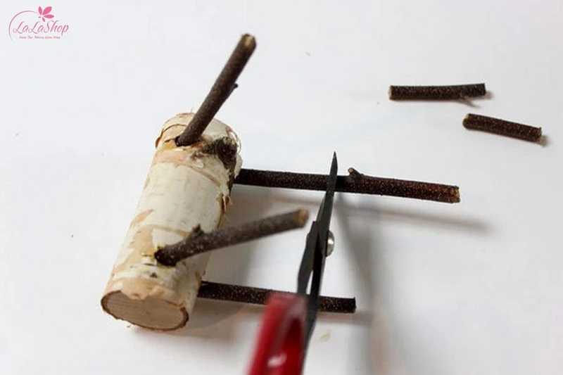 Gắn các phần chi tiết cho tuần lộc