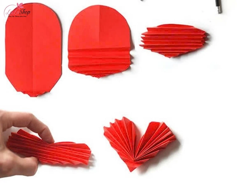 Gấp quạt và dán lại để tạo hình trái tim
