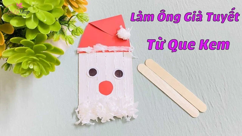 Giấy ăn là nguyên liệu dễ tìm và có thể dùng làm râu ông già Noel