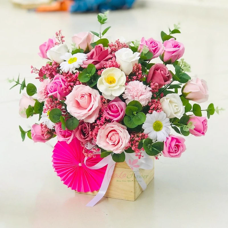 Lẵng Hoa Hồng Sáp Thơm Để Bàn Màu Nude