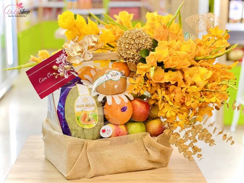 Giỏ hoa quả là món quà sức khoẻ thiết thực