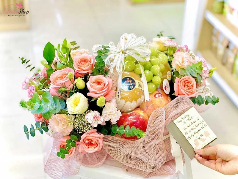 Giỏ quà hoa quả là món quà thiết thực và dễ chọn