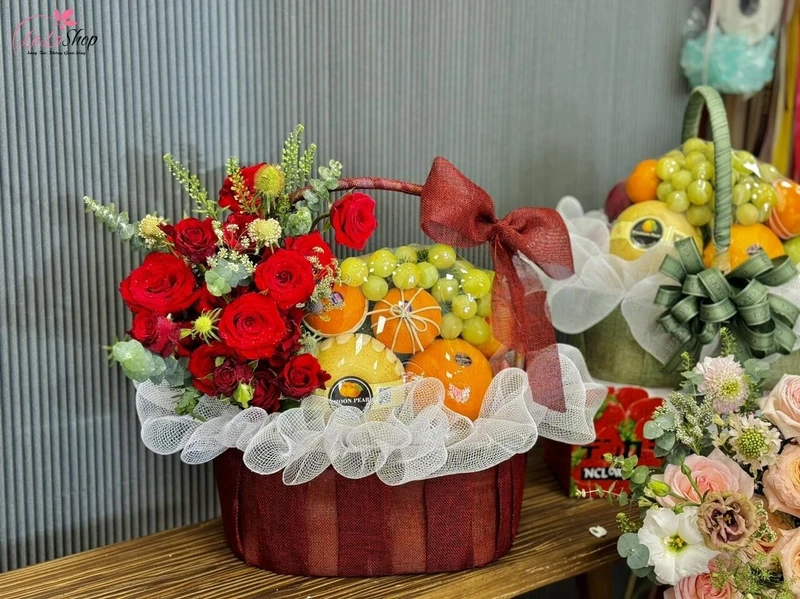 Giỏ quà trái cây là phương án tốt nhất để làm quà tặng sức khoẻ cho bố mẹ