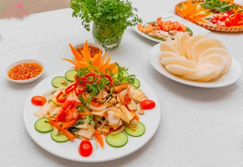 Gỏi ngó sen tôm thịt mang đến hương vị đặc sắc