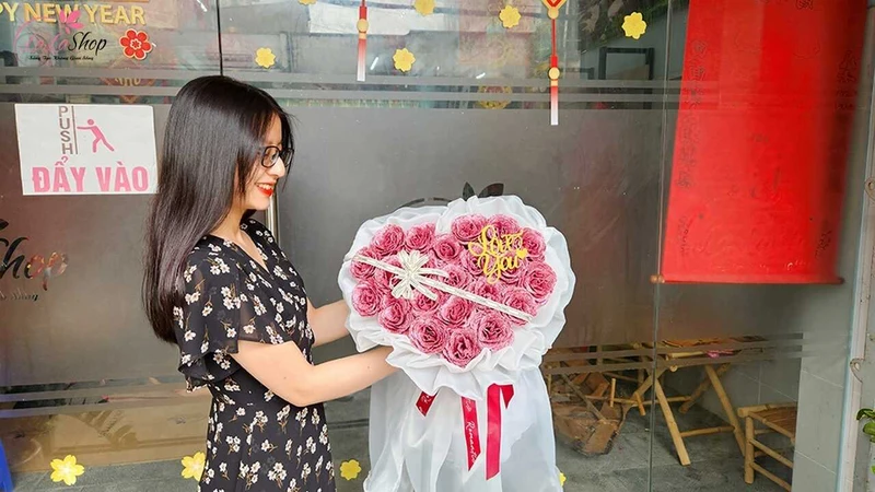 Hoa luôn là món quà tặng 20/10 truyền thống và tinh tế