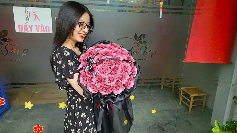 Hoa - món quà tinh tế nhất bởi mang trong mình một vẻ đẹp của sự kiêu sa, lộng lẫy với nhiều màu sắc và với nhiều ý nghĩa