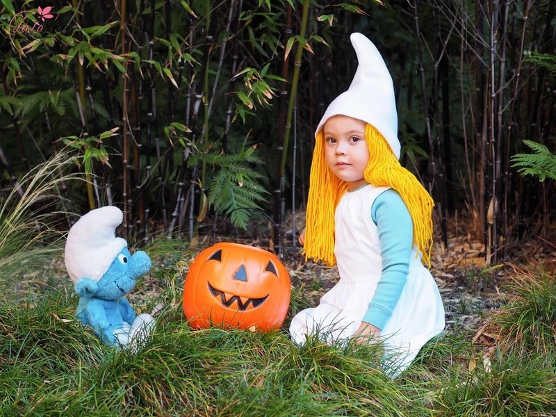 Hoá trang thành Tí Cô Nương trong Làng Xì Trum