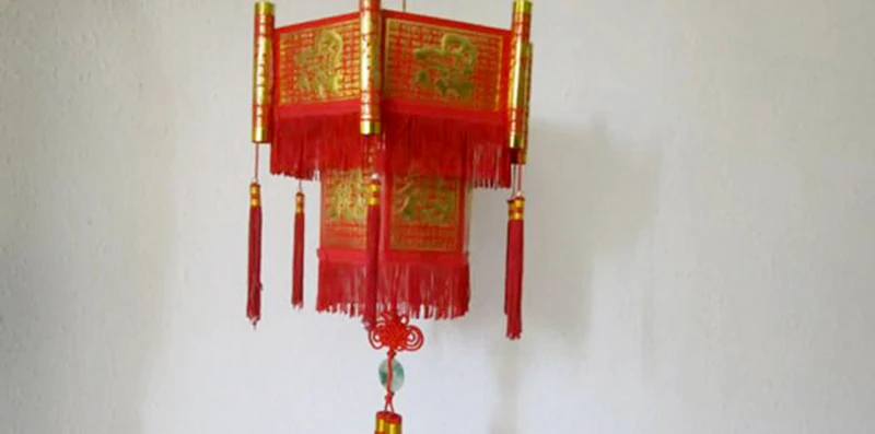 Hoàn thành lồng đèn bằng giấy bao lì xì