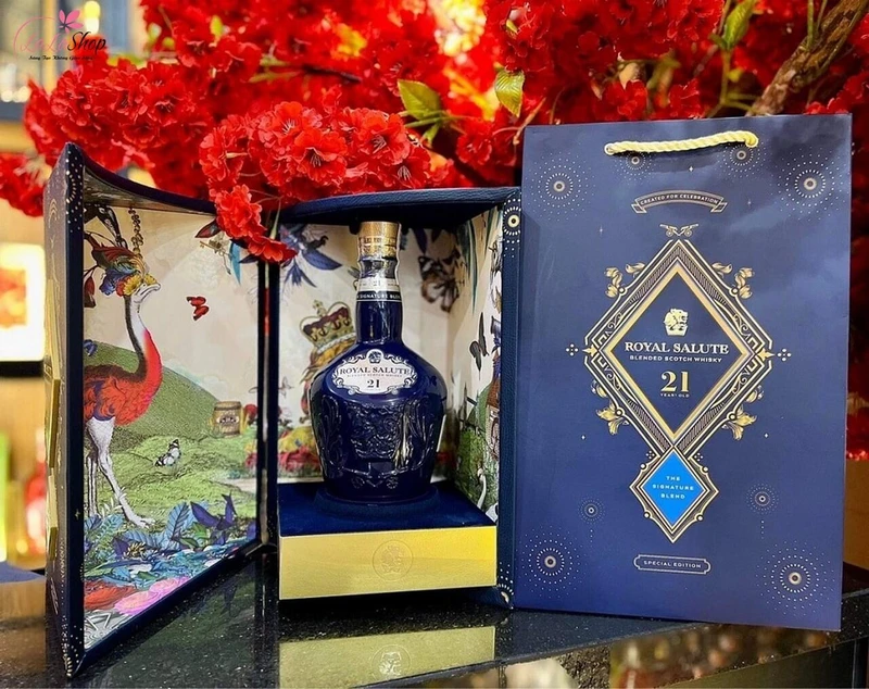 Hộp rượu cao cấp nhất định là món quà vô cùng thích hợp để tặng khách hàng thân thiết