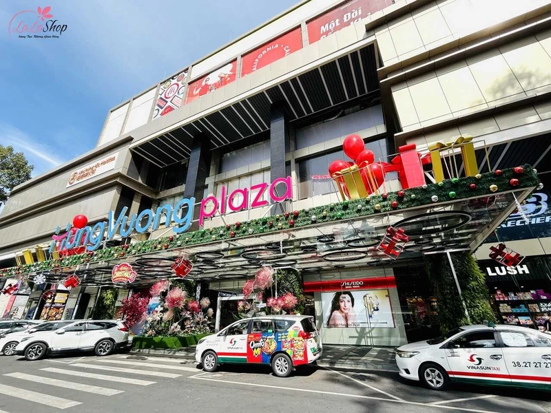 Hùng Vương Plaza cũng chú trọng trong việc trang trí bối cảnh