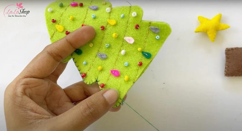 Hướng dẫn 12 cách làm cây thông noel handmade đơn giản, đẹp mắt