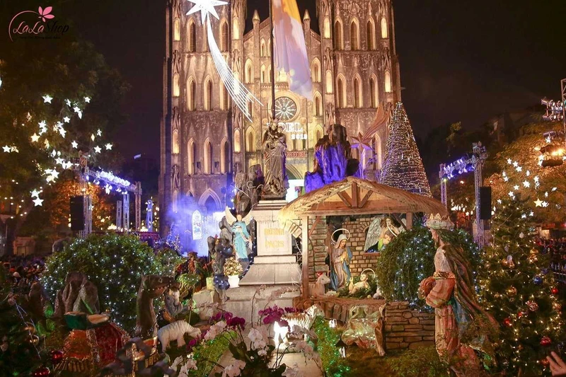 Khi Giáng Sinh đến gần, Sài Gòn trở nên rực rỡ và lung linh