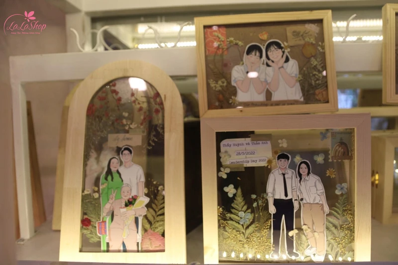 Khung ảnh để bàn là món quà 8/3 ý nghĩa, giúp lưu giữ những kỷ niệm đáng nhớ