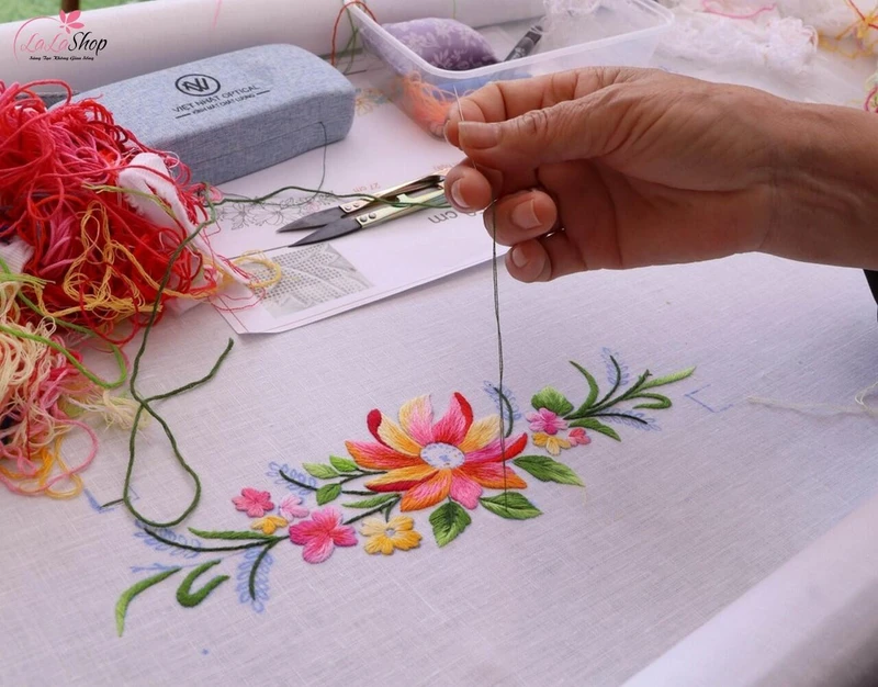 Kiêng may vá để một năm trơn tru