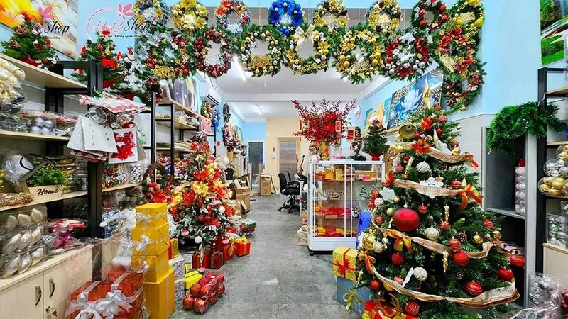 Lala Shop chuyên bán cây thông và đồ trang trí Noel uy tín tại TP.HCM