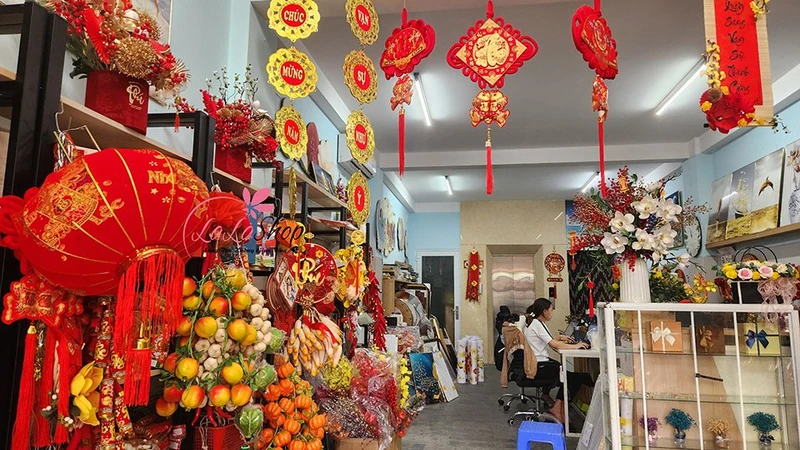 Lala Shop chuyên bán đồ trang trí background Tết giá rẻ siêu đẹp ở TpHCM
