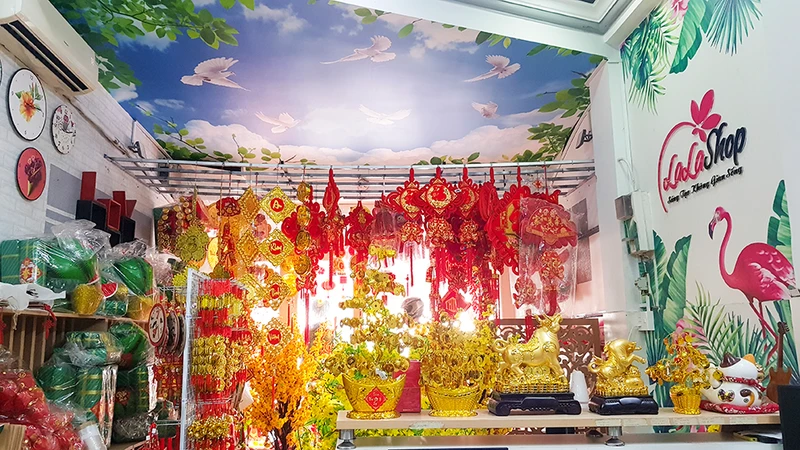  Lala Shop chuyên bán câu đối, câu liễn chúc tết để giúp khách hàng thể hiện tấm lòng một cách chân thành nhất