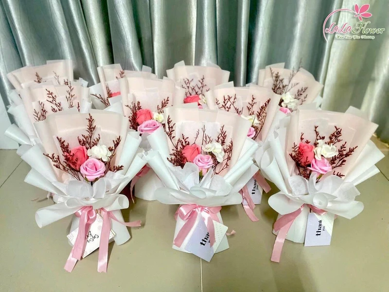 Đến với Lala Shop bạn sẽ chọn được phụ kiện cắm hoa đẹp, giá rẻ nhất