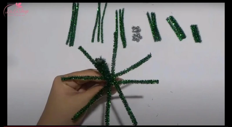 Làm các cành cây thông