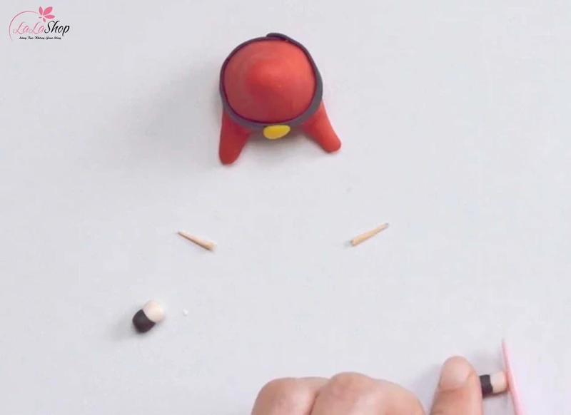 Làm giày và tất cho ông già Noel