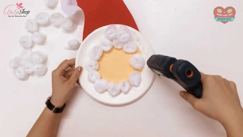 Làm râu cho ông già Noel