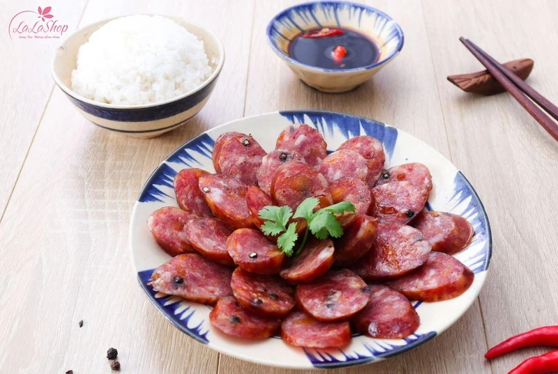 Lạp xưởng là món ăn bắt vị, dễ chế biến thành nhiều món ăn hấp dẫn khác