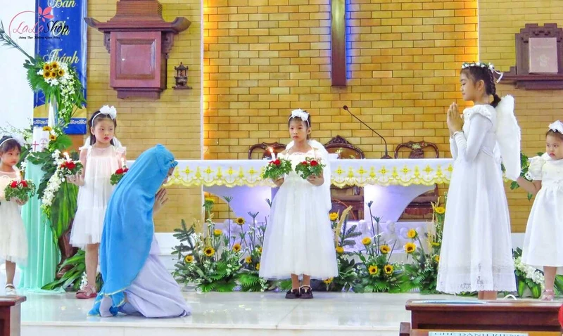 Lễ Giáng Sinh bắt đầu từ chiều tối ngày 24 tháng 12