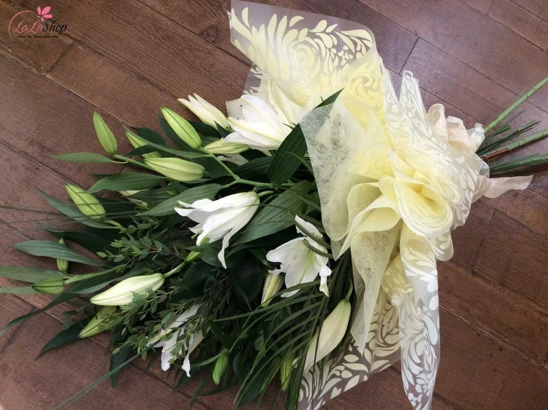 Loài hoa tặng tốt nghiệp cho nam phù hợp mà nhiều người ưa chuộng chính là hoa ly