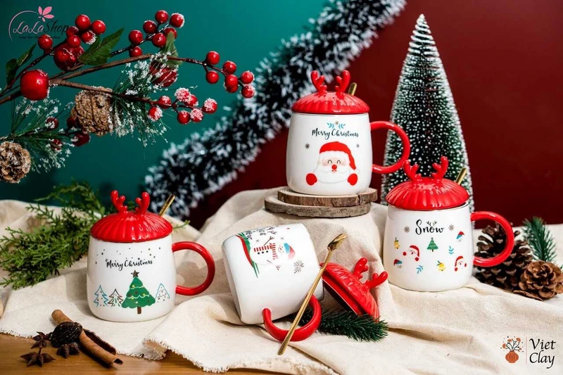 Ly, cốc kiểu dáng Noel là món quà ngộ nghĩnh, đáng yêu