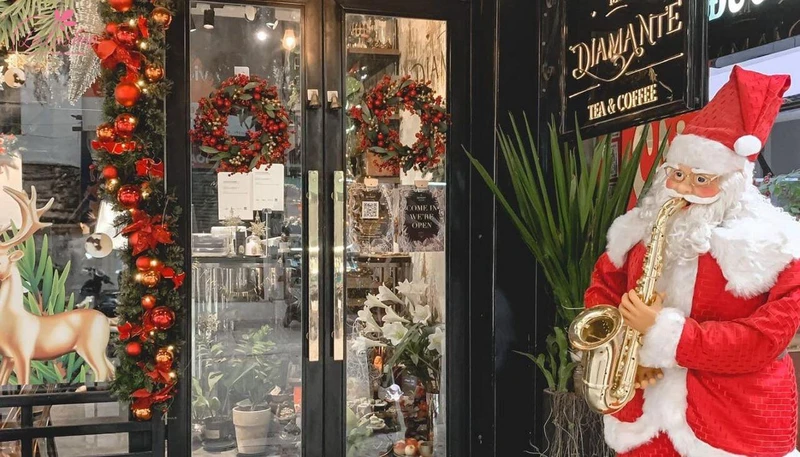 Mẫu trang trí Noel cho cửa hàng thu hút mẫu 2