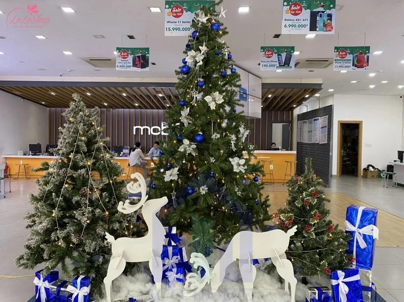 Mẫu trang trí Noel cho cửa hàng thu hút mẫu 3
