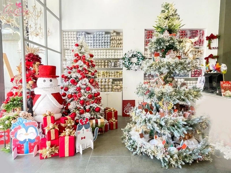 Mẫu trang trí Noel cho cửa hàng thu hút mẫu 5