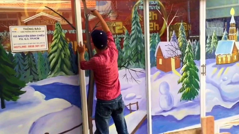 Dịch vụ vẽ tranh trang trí Noel cửa kính & tường theo yêu cầu giá rẻ ở TpHCM