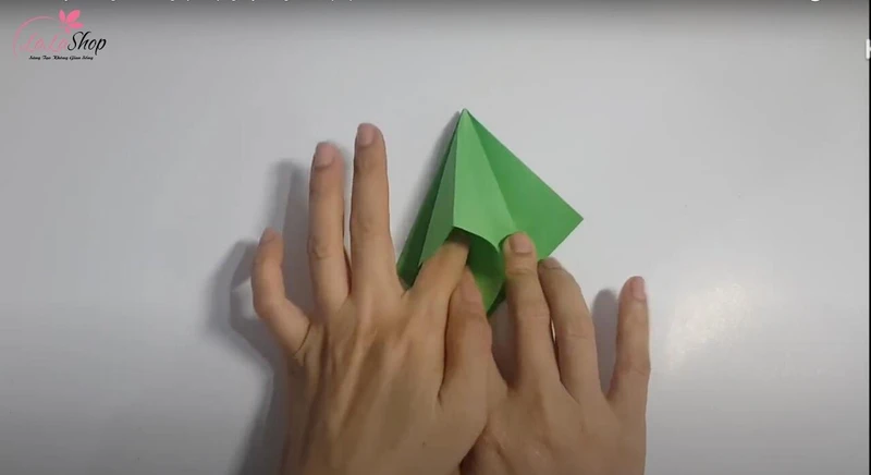 Mở nhẹ phần đã gấp