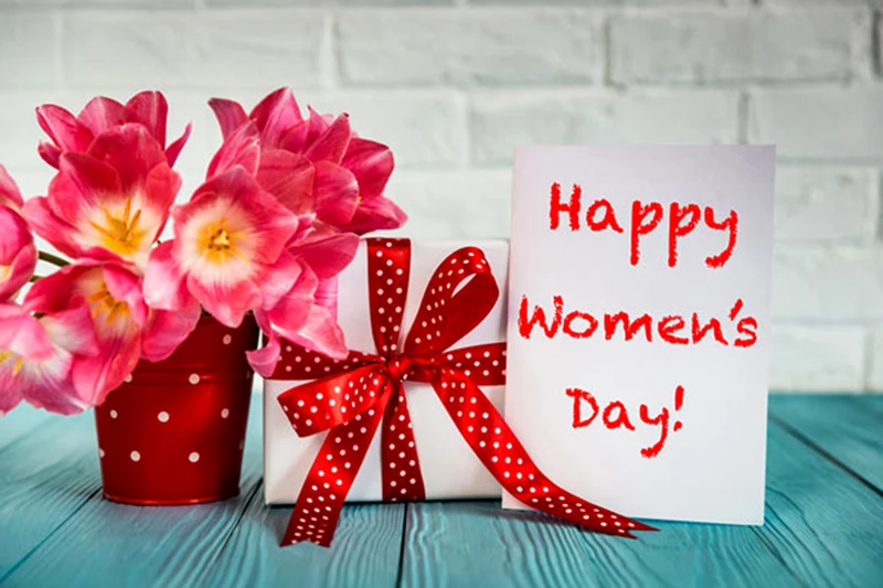 Món quà tặng kèm lời chúc bằng tiếng anh cho cô giáo rất được ưa chuộng