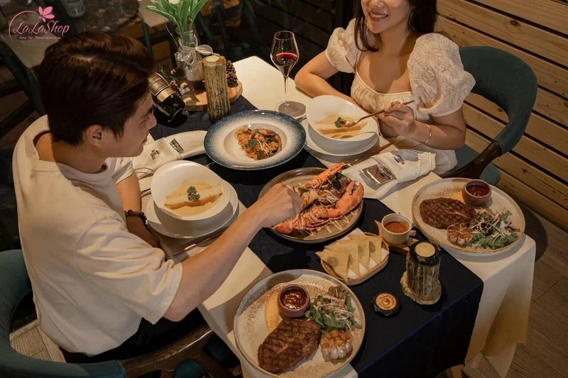 Một bữa tối lãng mạn mang đến khoảng thời gian để bày tỏ tình cảm cho nhau