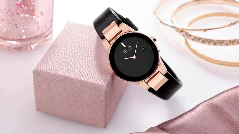 Một chiếc đồng hồ có thiết kế thanh lịch, hiện đại sẽ là món quà ý nghĩa dành cho vợ