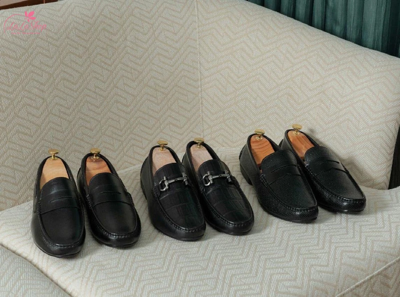 Một đôi giày mới là món quà hoàn hảo để nâng tầm phong cách của chồng bạn