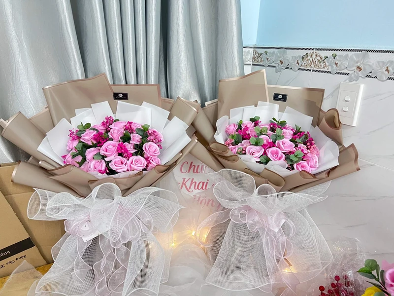 Một món quà sang trọng cùng lời chúc cho chị gái độc thân luôn là gợi ý tuyệt vời