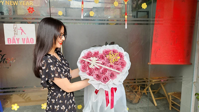 Một trong những hình ảnh bó hoa hồng chúc mừng ngày 8/3 đẹp nhất 2024